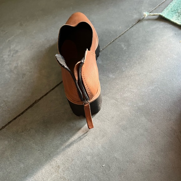 All black brand boots. 8.5 - Picture 3 of 7